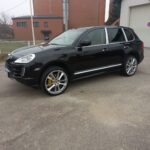 Bočni pogled Porsche Cayenne 4.8 V8 automatik – luksuzni SUV