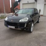 Porsche Cayenne 4.8 V8 automatik – prednji dio luksuznog SUV vozila