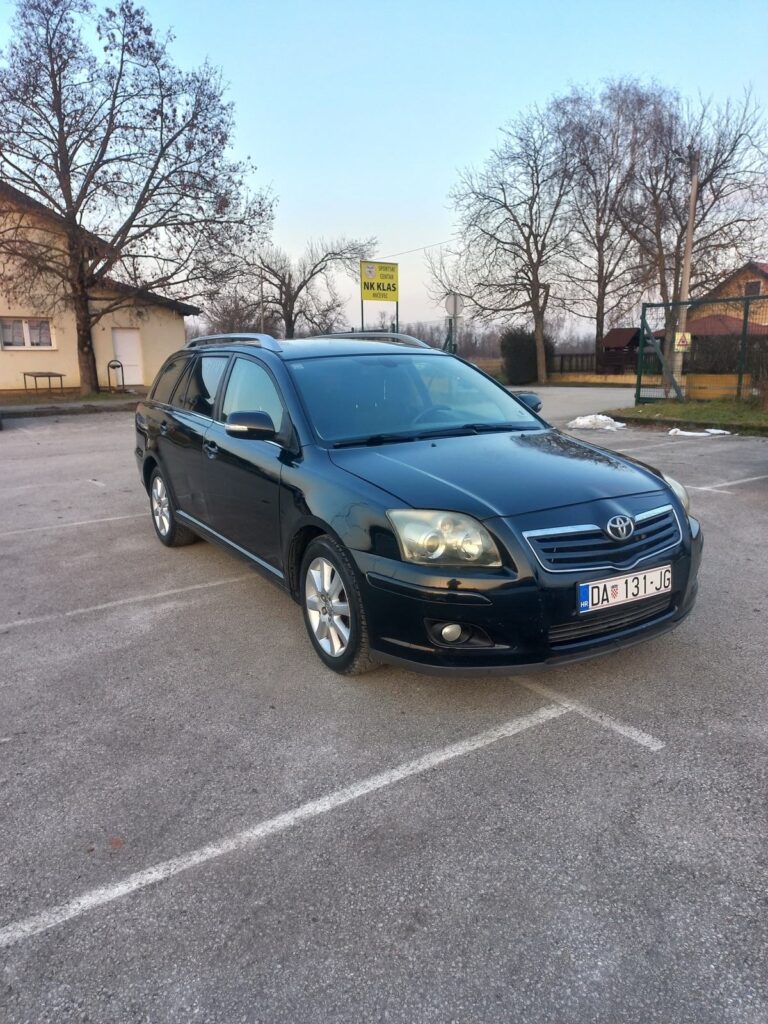 Toyota Avensis Wagon 2.0 D-4D AUTO u odličnom stanju – pogled iz različitih kutova